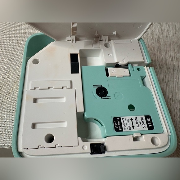 Cute blue and white portable label maker - Picture 6 of 6